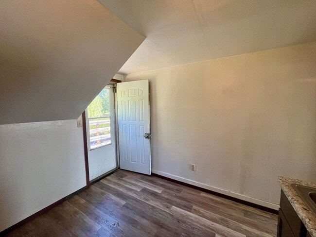 Building Photo - 1305 Merrill Ave