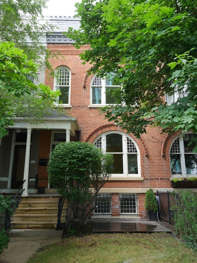 Foto principal - 722 W Fullerton Ave
