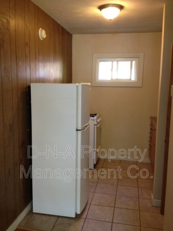 Building Photo - 106 3rd St