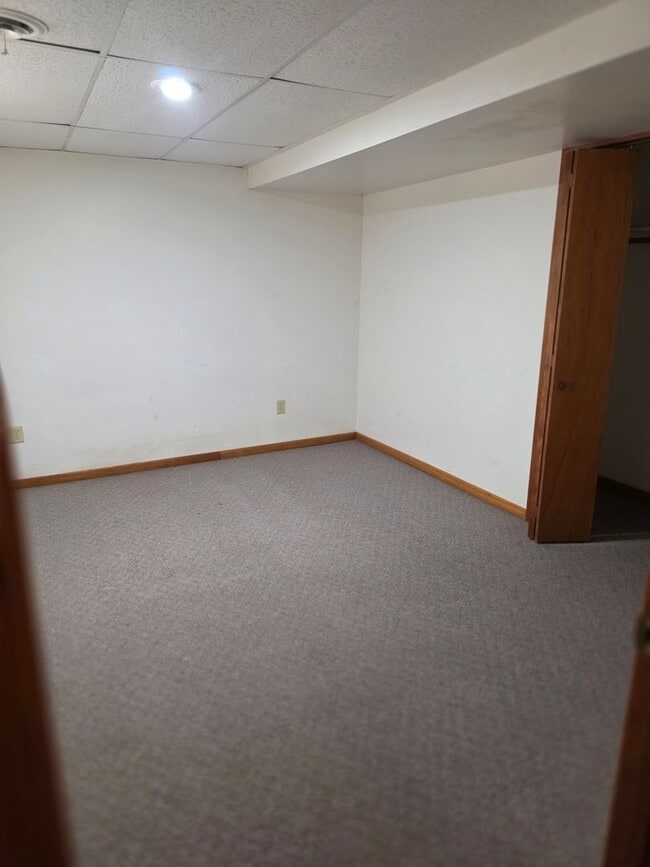Building Photo - 815 S Boxelder-