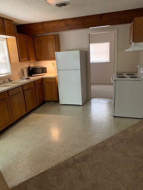 KITCHEN/SMALL ROOM - 7100 S Interstate 35