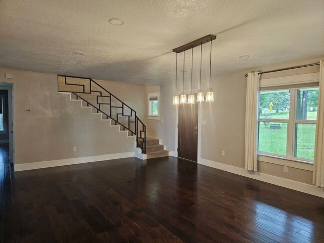 Building Photo - 2710 Hwy 348