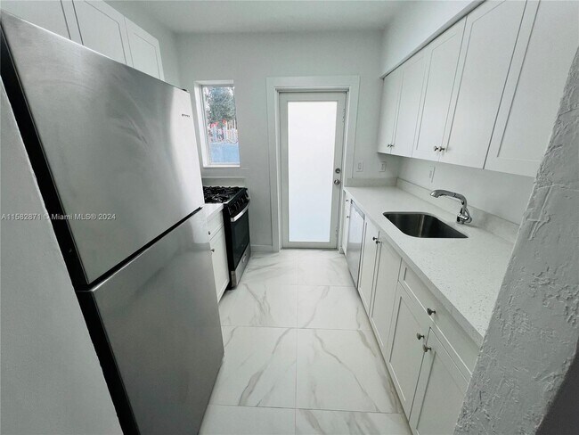 Foto del edificio - 275 S Shore Dr