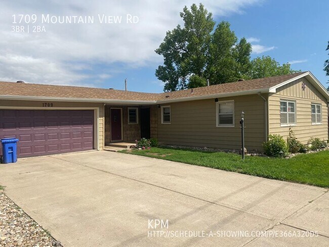 Building Photo - 3 BED | 1.5 BATH | DOUBLE GARAGE | WEST