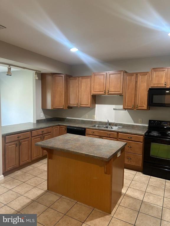 Building Photo - 250 Meriweather Dr