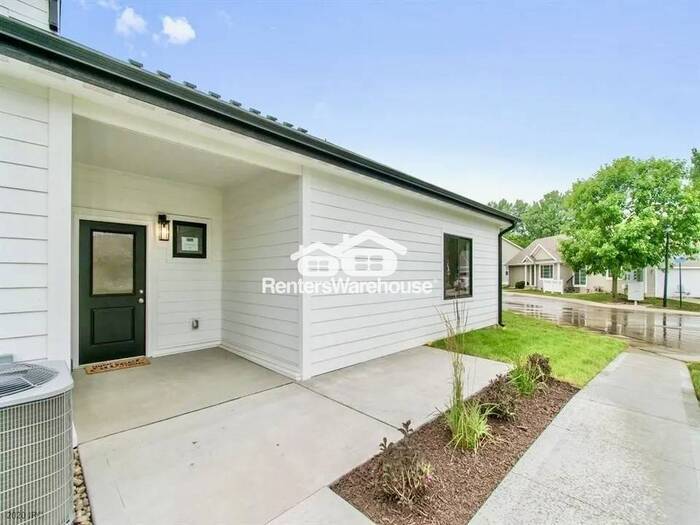 Building Photo - Two Bedroom Townhouse, Ankeny, IA