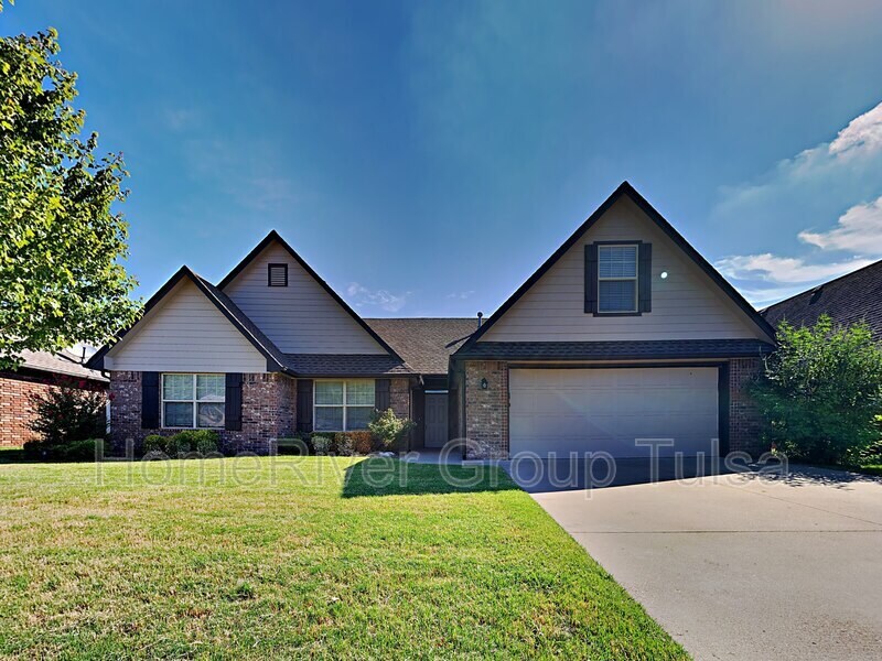 12717 N 124th E Ave, Collinsville, OK 74021 House for Rent in