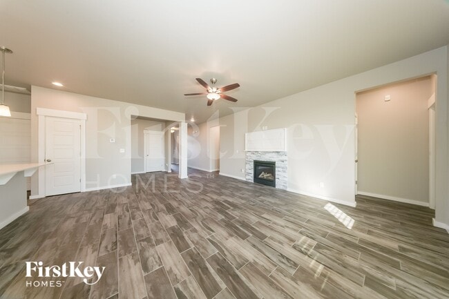 Building Photo - 2020 Sara Vista Dr