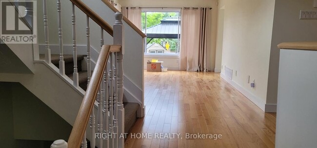 Photo du bâtiment - 7 Covington Pl