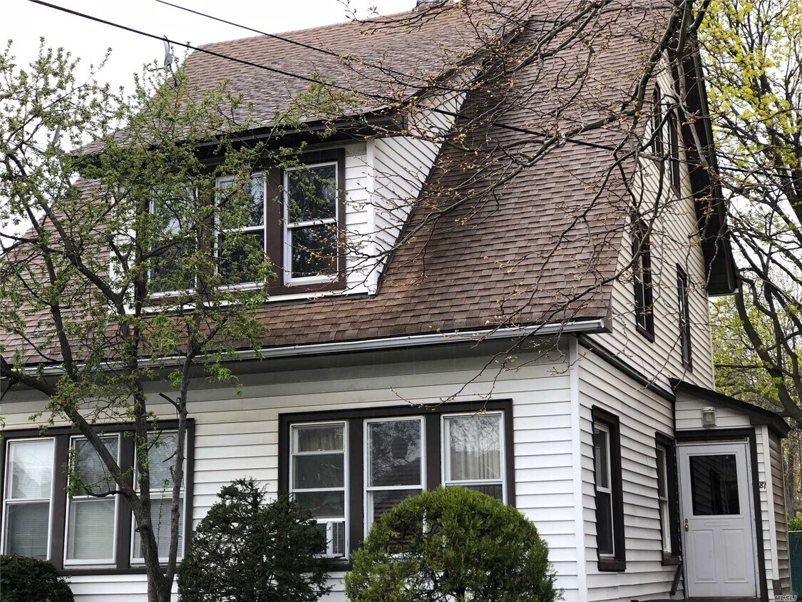 81 Vancott Ave, Hempstead, NY 11550 Apartment for Rent in Hempstead