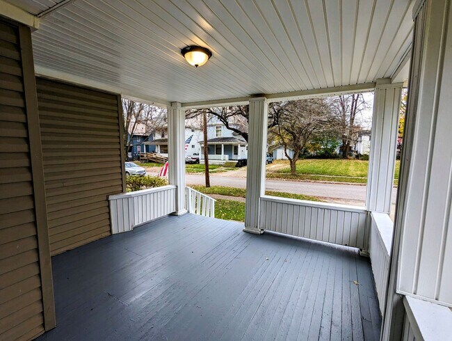 Building Photo - For Sale Land Contract - Spacious Updated ...