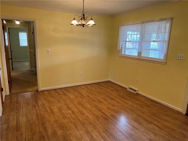Building Photo - 130 Simpson Dr NW