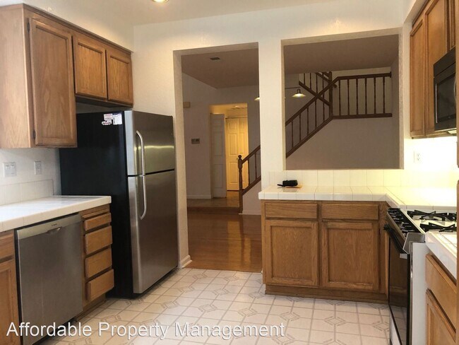 Foto del edificio - 2 br, 2.5 bath House - 5360 Shattuck Avenue