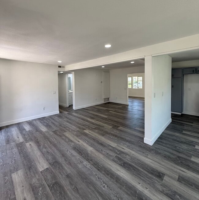 Building Photo - 5678 Surrey Ln