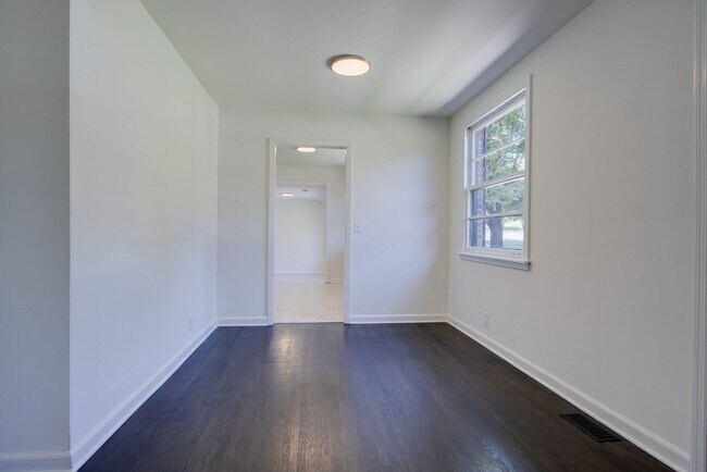 Building Photo - Fully Renovated 3 Bed Home in Donelson! *H...
