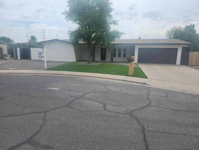 Building Photo - 2267 E Caballero Cir