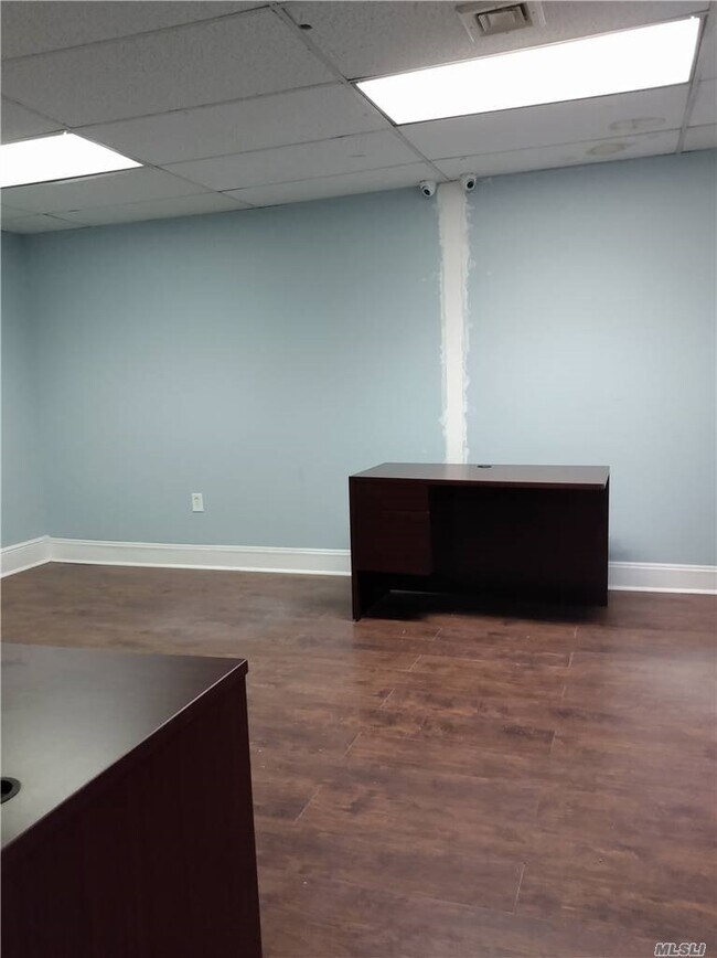 Interior Photo - 86-22 Jamaica Ave