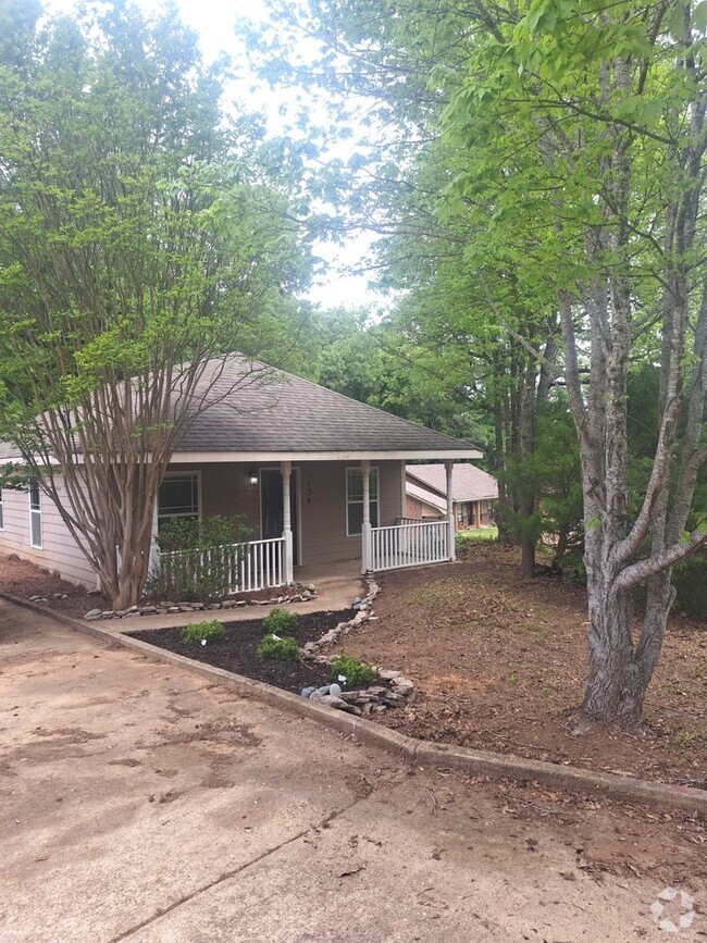 Building Photo - 134 Countryview Ln