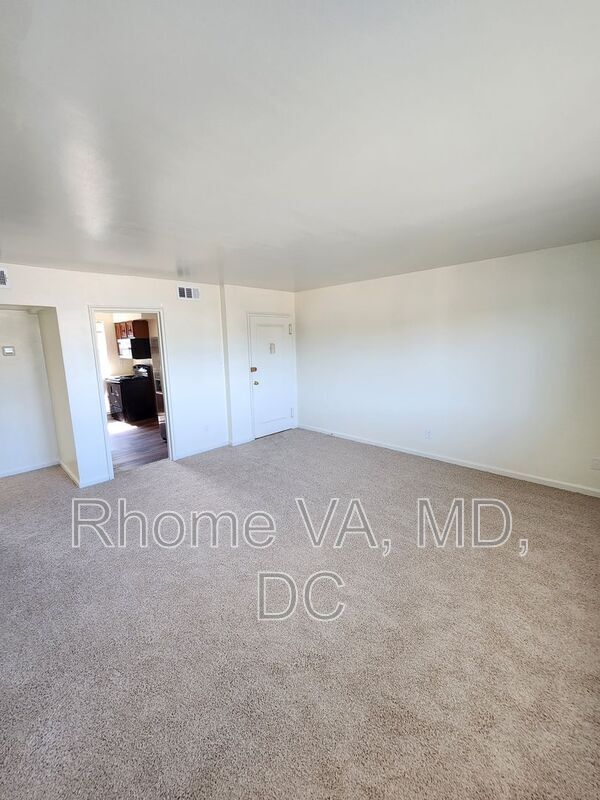 Foto del edificio - 6192 Greenwood Dr