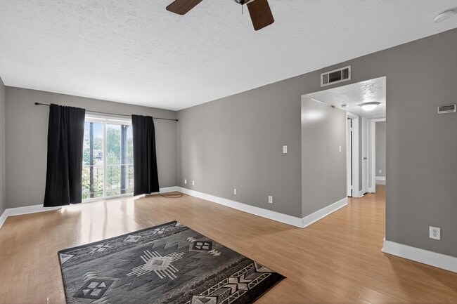 Building Photo - 726 Zorn Ave