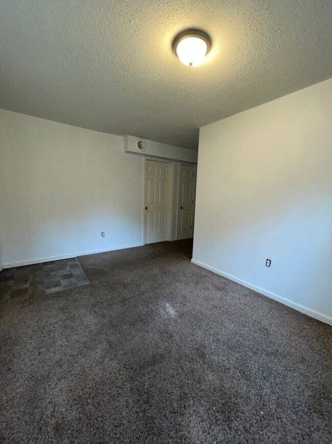 Foto del edificio - COMING SOON! Cute 2 Bedroom, 1 bathroom in...