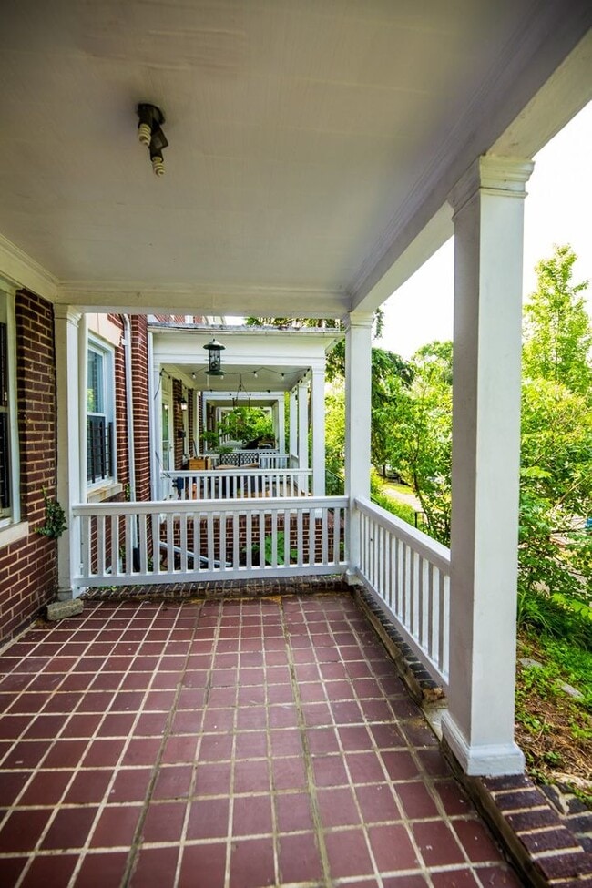 Building Photo - 2026/2027 JHU Off-Campus 5bd/2ba Rowhome w...