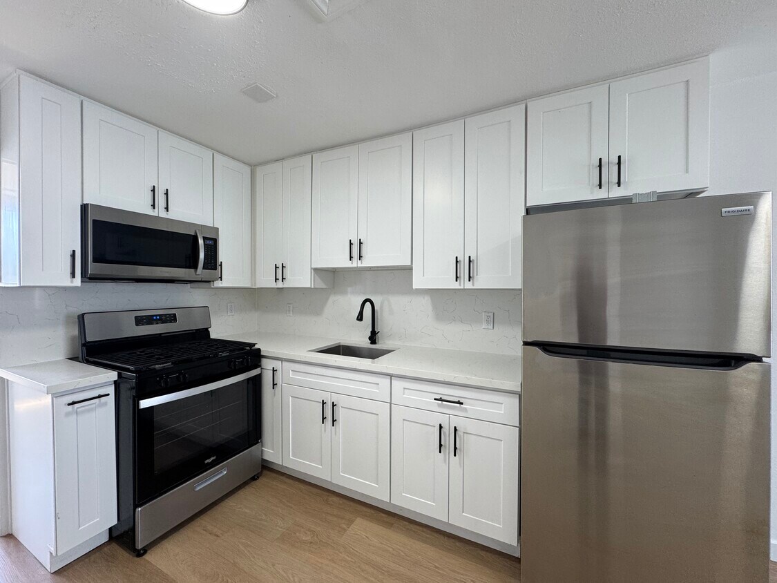 Foto principal - 619 N Kingsley Dr