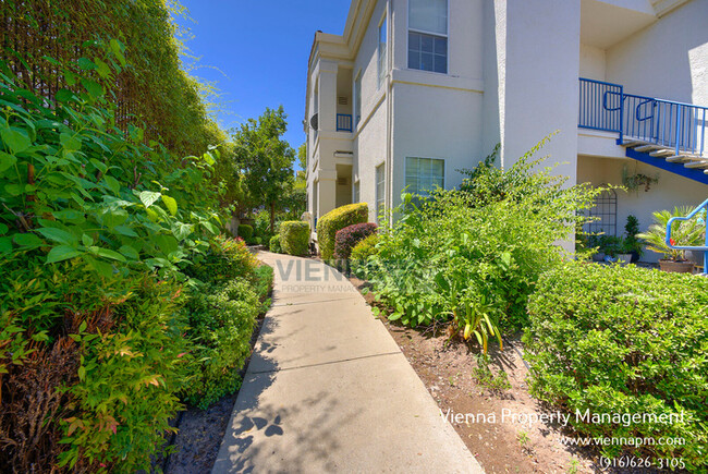 Foto del edificio - Great location for this Rocklin Condo!