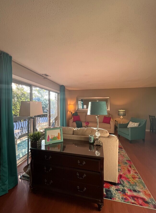 Foto del edificio - 4153 Roanoke Rd