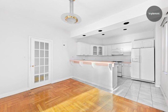 Building Photo - 125 West 227th Street