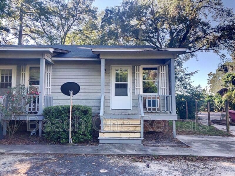 Primary Photo - 213 William Bradford Pl
