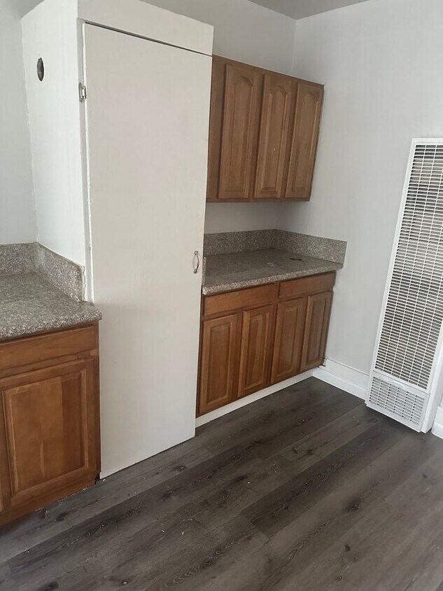 Primary Photo - 2 Bedroom Single Family Apartments in Oakland