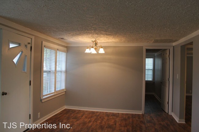 Building Photo - 2 br, 1 bath House - 2503 Oaks Road