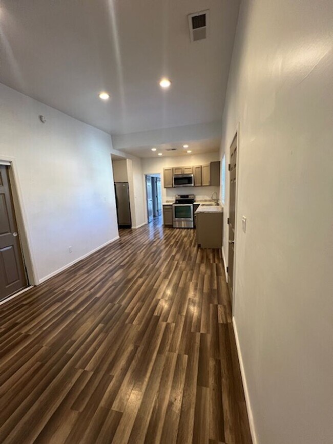 Foto del edificio - Diamond in the rough! Downtown Albuquerque, two bedroom one bath duplex