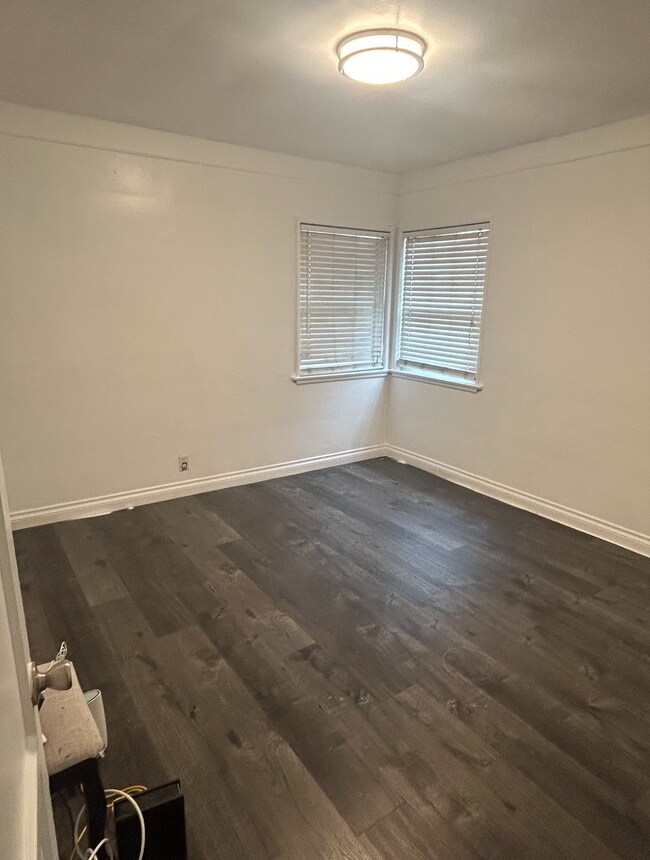 Building Photo - 10819 Amery Ave