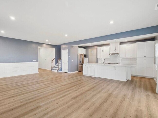 Building Photo - 3 Bedroom with bonus room Single Family Ho...