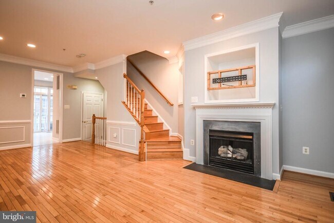 Foto del edificio - 1303 Cameron Hill Ct