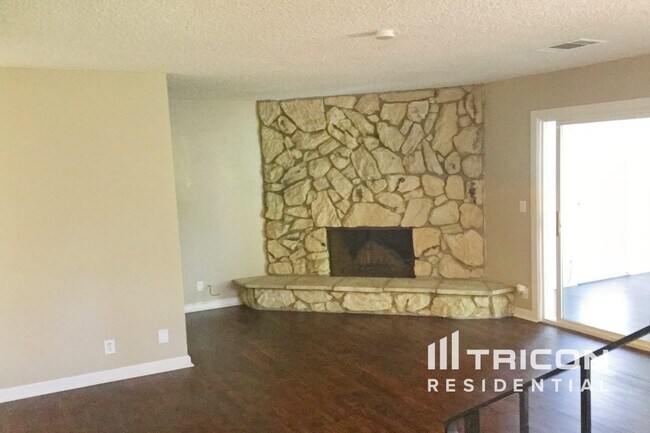 Foto del edificio - 387 Arlington Cir