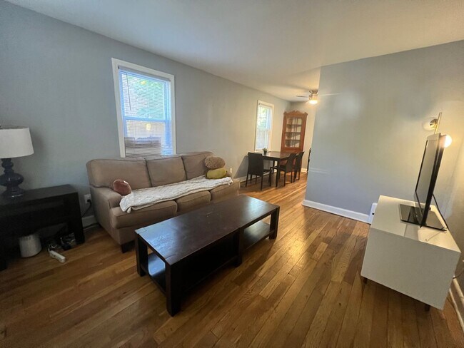 Foto del edificio - Charming 2 BR/1 BA EOG Townhome in Marshal...