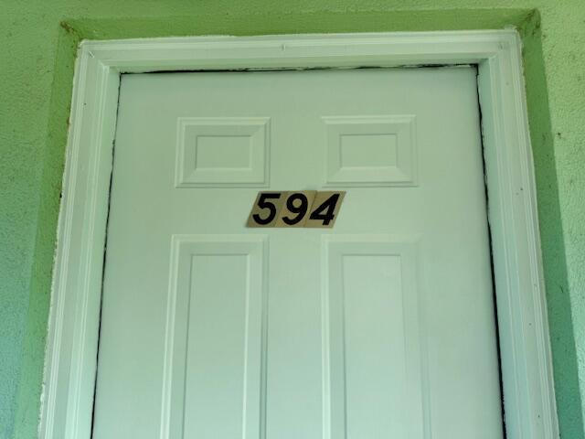 Foto del edificio - 594 Florosa Ct