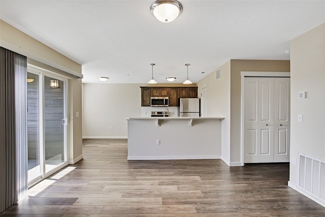 Building Photo - Beautiful 2 bed 2 bath Apartment!