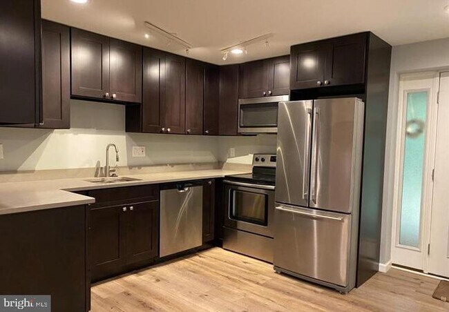 Foto del edificio - 1631 Bennington Hollow Ln