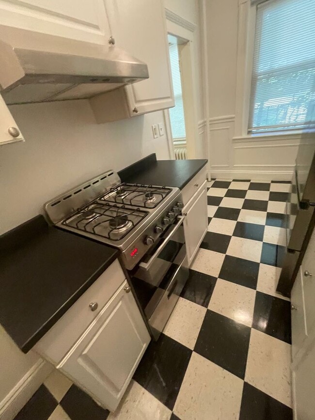 Brand new renovated studio with full kitch... - Brand new renovated studio with full kitch... House