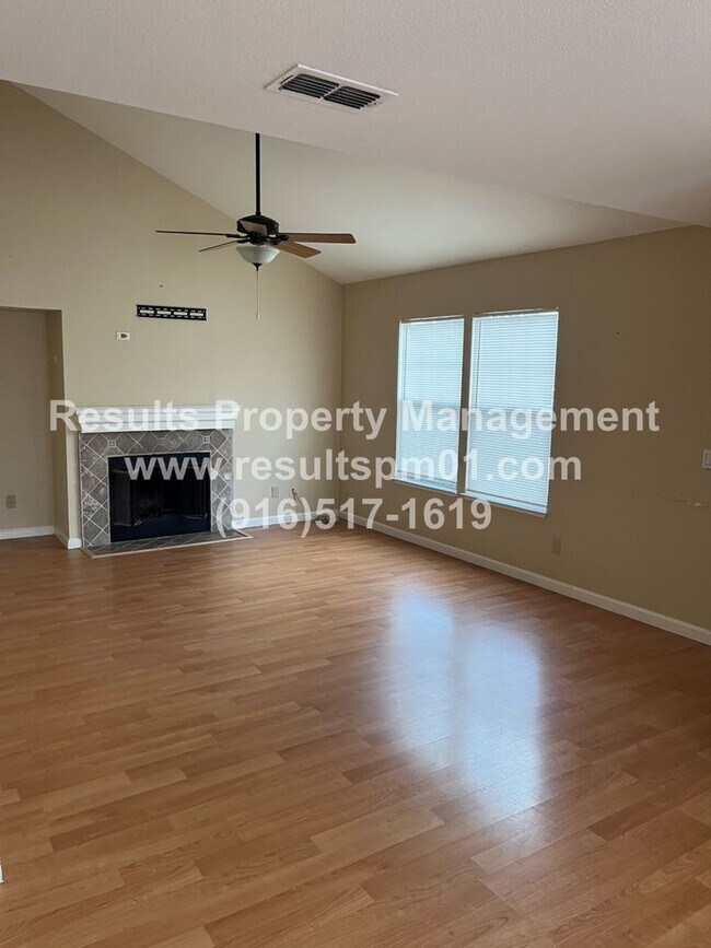 Building Photo - Make this Beautiful 4 Bedroom Your New Home