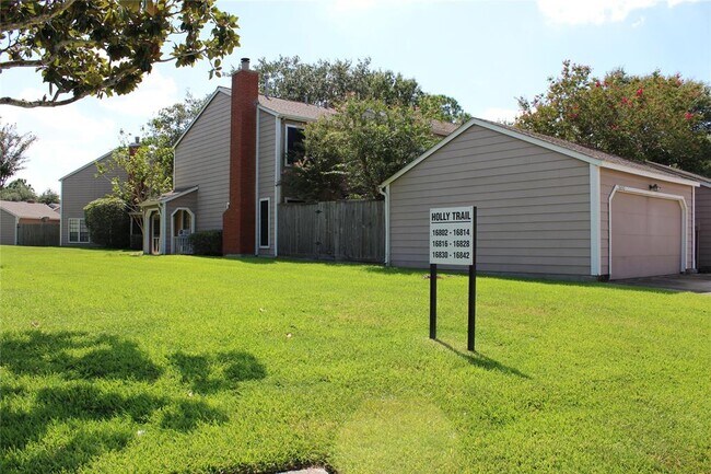 Building Photo - 16842 Holly Trail Dr