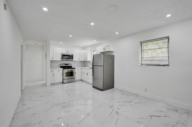 unit 4 kitchen 1 - 105 NW 14th Way