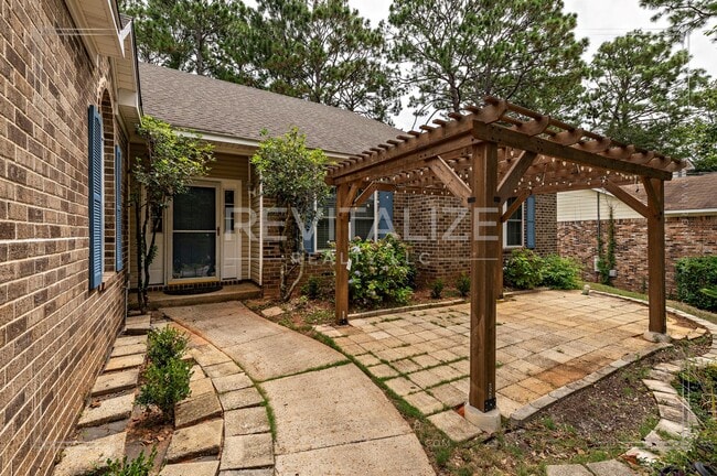 Building Photo - Daphne 3BR/2BA + Bonus Den – Spacious, Stylish & Full of Charm!