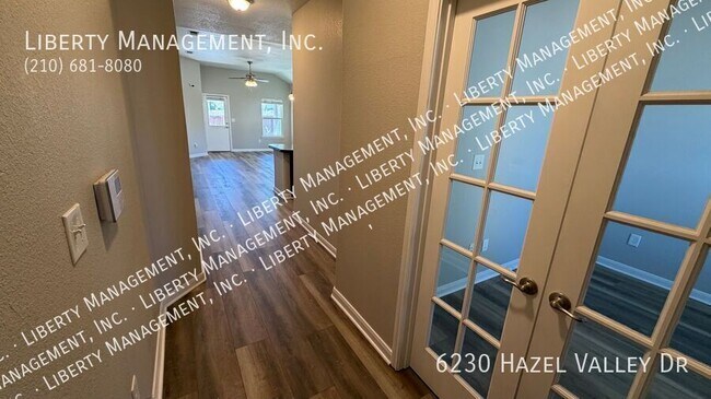 Foto del edificio - 6230 Hazel Valley Dr