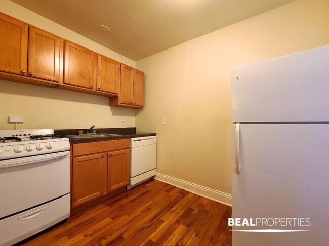 Foto del edificio - 0 bedroom in CHICAGO IL 60610