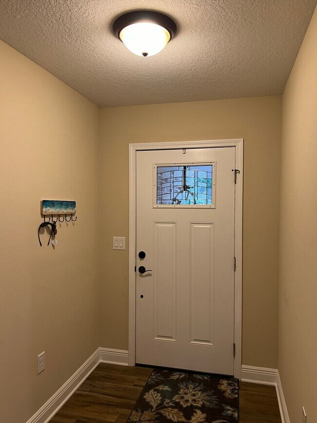 Foto del edificio - New Year. New Home.